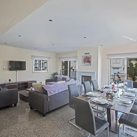 فيلة How To Rent Your Own Private Luxury Holiday In For Less Than Basic Hotel, 1255 *
