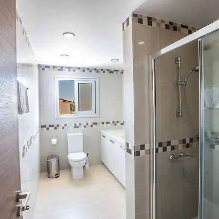 How To Rent Your Own Private Luxury Holiday In For Less Than Basic Hotel, 1255 Protarász