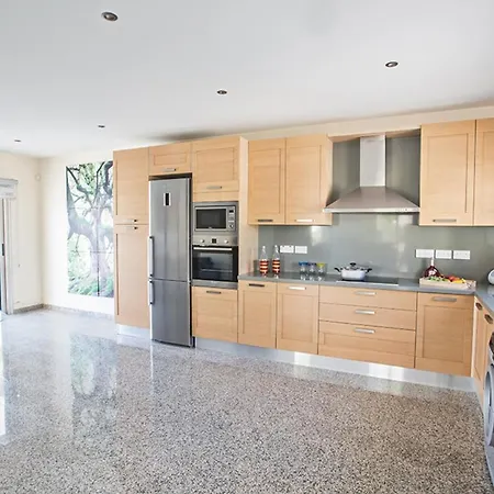 How To Rent Your Own Private Luxury Holiday In For Less Than Basic Hotel, 1255